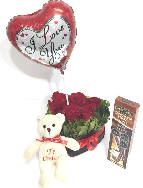 Caja coraz�n con 6 Rosas m�s Palitos de Chocolate de 75 Grs, Perrito 10cm y Globito